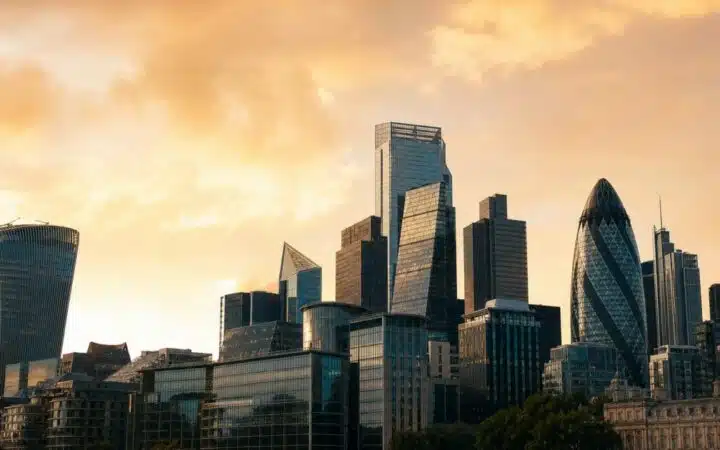 عمالقة الشركات يتطلعون إلى العملات الرقمية مع تزايد الاهتمام بتقنية بلوكتشين