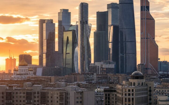 روسيا تبيع 43.5 طنًا من الذهب في ستة أشهر، والأسواق في حيرة