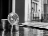 سوق العملات المستقرة يفقد 10 مليار دولار منذ مايو — المحللون يطمئنون بعدم الذعر