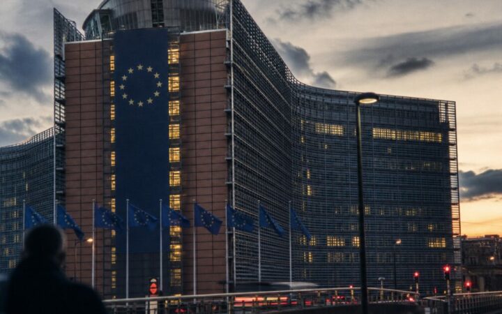 ستاندرد تشارترد تنضم إلى 56 شركة أخرى في أول سجل mica لـ ESMA