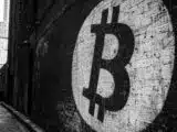 هبوط XRP نحو دولار واحد مع اختبار زوج بيتكوين لمستوى 1,700 سات