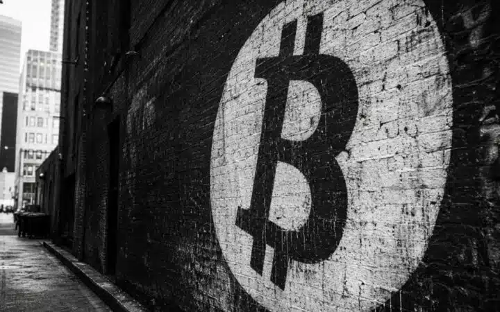 هبوط XRP نحو دولار واحد مع اختبار زوج بيتكوين لمستوى 1,700 سات