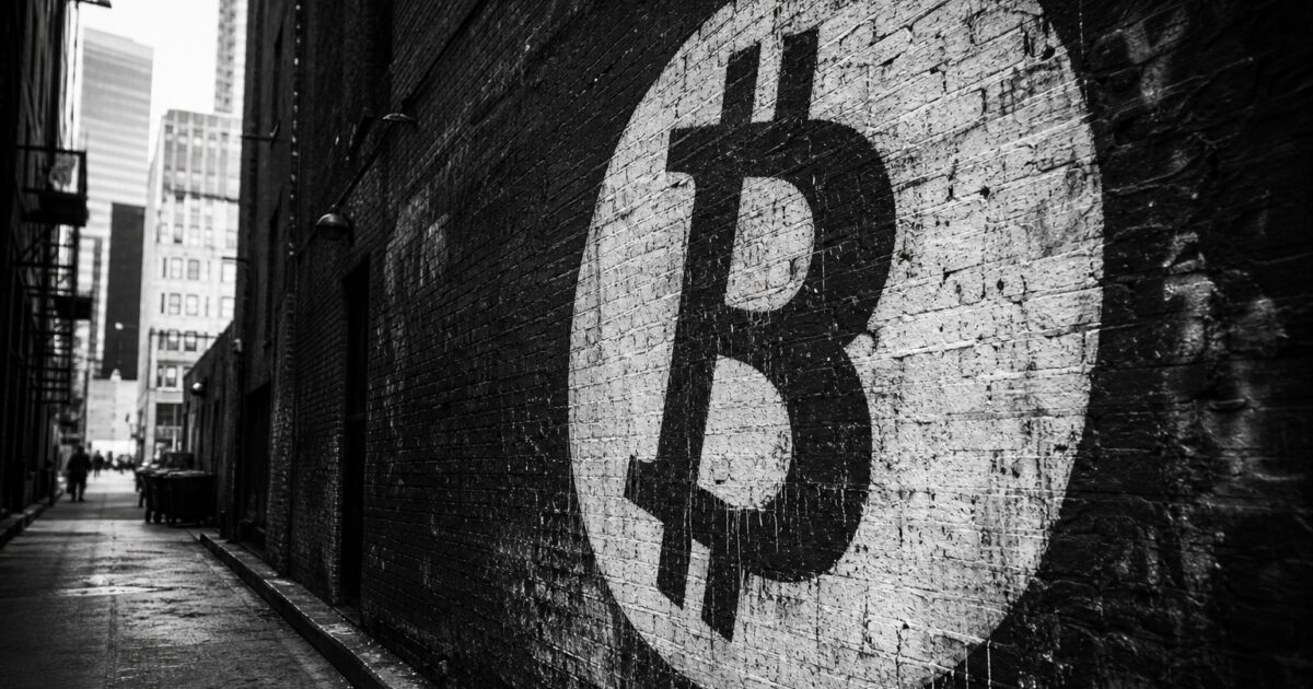 هبوط XRP نحو دولار واحد مع اختبار زوج بيتكوين لمستوى 1,700 سات
