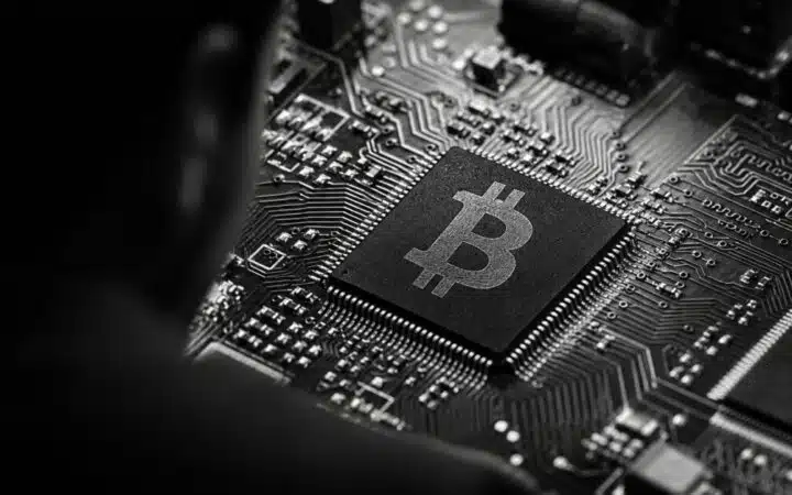 الرهان على بيتكوين: شركة أمريكية تتحدى الخسائر بـ57 مليون دولار وارتفاع سهمها 5%