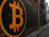 صناديق بيتكوين والذهب تجذب 7 مليارات دولار وسط أزمة ديون أمريكية تتجاوز 40 تريليون دولار