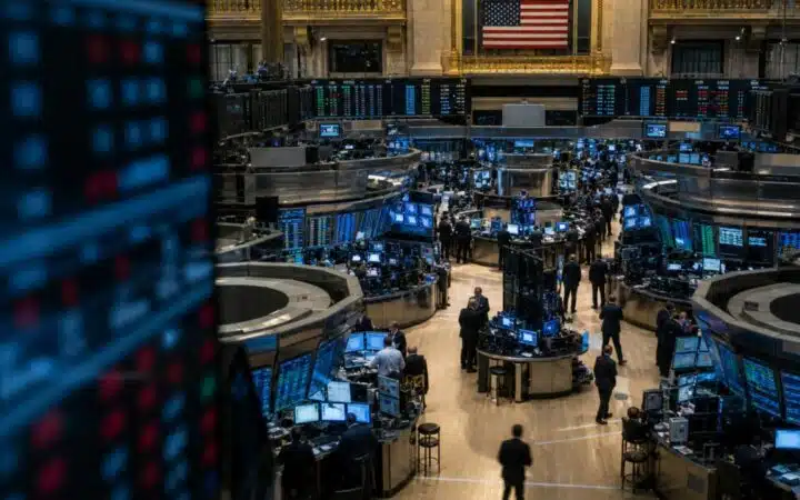 انخفاض بيتكوين إلى ما دون 63 ألف دولار مع انتهاء تدفقات صناديق الاستثمار المتداولة