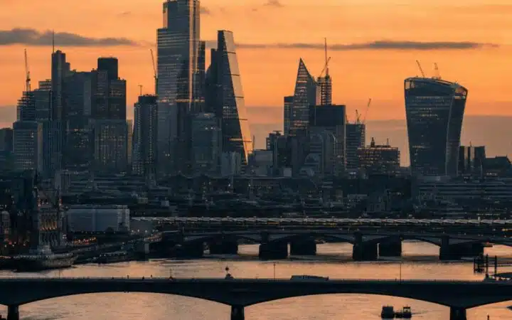 انهيار شركة بلو موتور فاينانس ووضعها تحت الإدارة بسبب التزامات التعويض