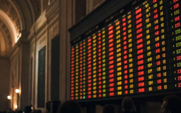 يتجه قانون الوضوح نحو 2027 بينما يتجاهل ثون التصويت ويتغير رهان كالش