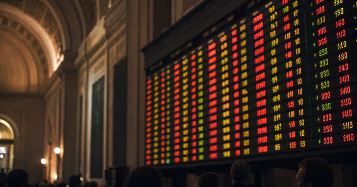يتجه قانون الوضوح نحو 2027 بينما يتجاهل ثون التصويت ويتغير رهان كالش