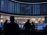 إلغاء خطة أسهم DAT من Crypto.com مع انخفاض CRO بنسبة 70% واستقالات تنفيذية
