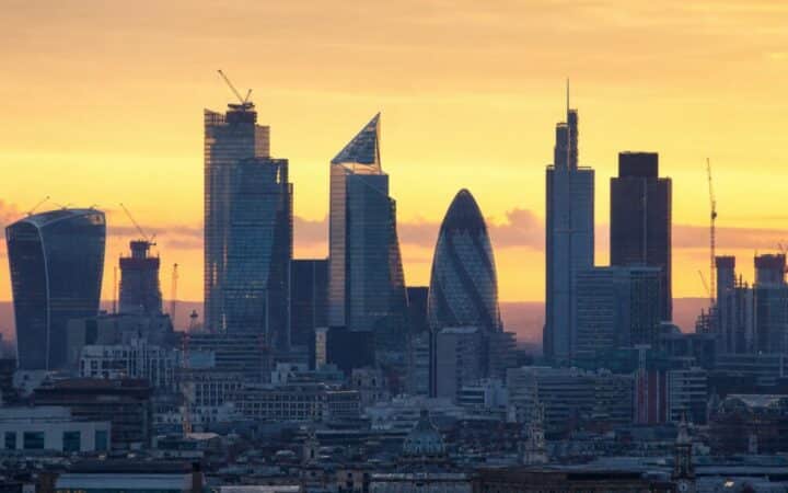 حظر FCA لمستشارين بسبب تحويلات معاشات بقيمة 126 مليون جنيه إسترليني
