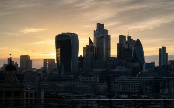 دراسة FCA تكشف أن 80% من المستثمرين الشباب في المملكة المتحدة يثقون بأدوات الذكاء الاصطناعي أكثر من وسائل