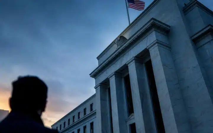 توقعات مالكي العملات الرقمية: عوائد بنسبة 22% وتأثير المعتقدات على قرارات الاستثمار