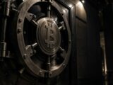 غولدمان ساكس تخفض احتمالات رفع الفائدة في سبتمبر بينما يتماسك البيتكوين عند 63500 دولار