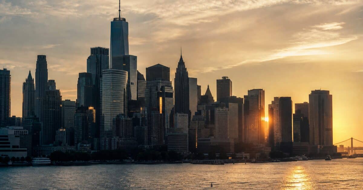 العنوان: هايبيرليكويد يتجاوز  لكن المتوسط المتحرك لـ50 يوماً عند  يعيق التعافي الكامل