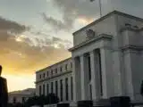 استثمار الذكاء الاصطناعي يرتفع بنسبة 9% مع مواجهة الاحتياطي الفيدرالي لعدم اليقين في التأثير الاقتصادي