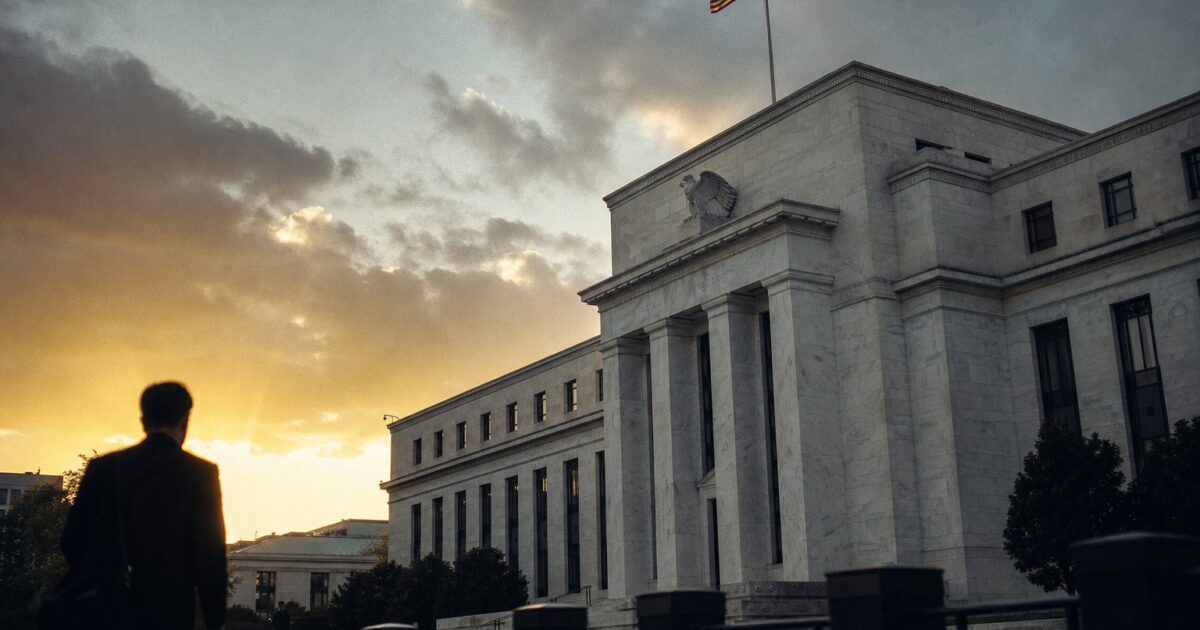 استثمار الذكاء الاصطناعي يرتفع بنسبة 9% مع مواجهة الاحتياطي الفيدرالي لعدم اليقين في التأثير الاقتصادي