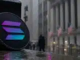 مجتمع سولانا منقسم: تصويت العرض يمر واقتراح حرق 800 ألف دولار يومياً يتعثر