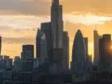 خسارة SRX global البالغة 4.14 مليون دولار تثير الشكوك حول مكاسب EMJX AI الورقية بنسبة 4.3%