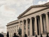 المستثمرون الأجانب يغيرون التركيز مع احتفاظ تيثر وسيركل باحتياطات ضخمة من سندات الخزانة