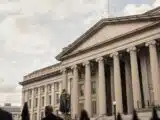 المستثمرون الأجانب يغيرون التركيز مع احتفاظ تيثر وسيركل باحتياطات ضخمة من سندات الخزانة