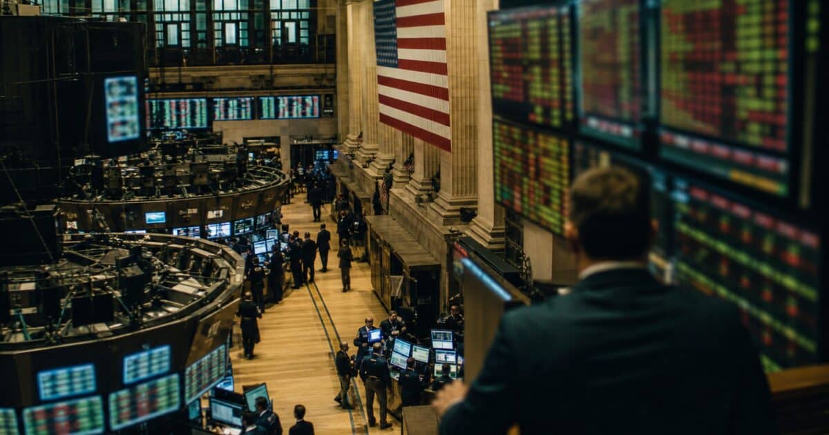 جيـوف كيندريك من ستاندرد تشارترد يتوقع ارتفاع بيتكوين إلى 6,000 بفضل تدفقات صناديق ETF