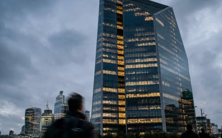 خسارة تيثر 4 مليارات دولار في 60 يوماً مع تزايد إرهاق البائعين