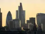 هيئة الضرائب البريطانية تكشف عن 240 مليونيرًا من العملات الرقمية وسط تصرفات بقيمة 18.7 مليار دولار