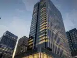 فانيك تحدد 8 إشارات استسلام للبيتكوين وتتوقع ارتداداً إلى 180,000 دولار