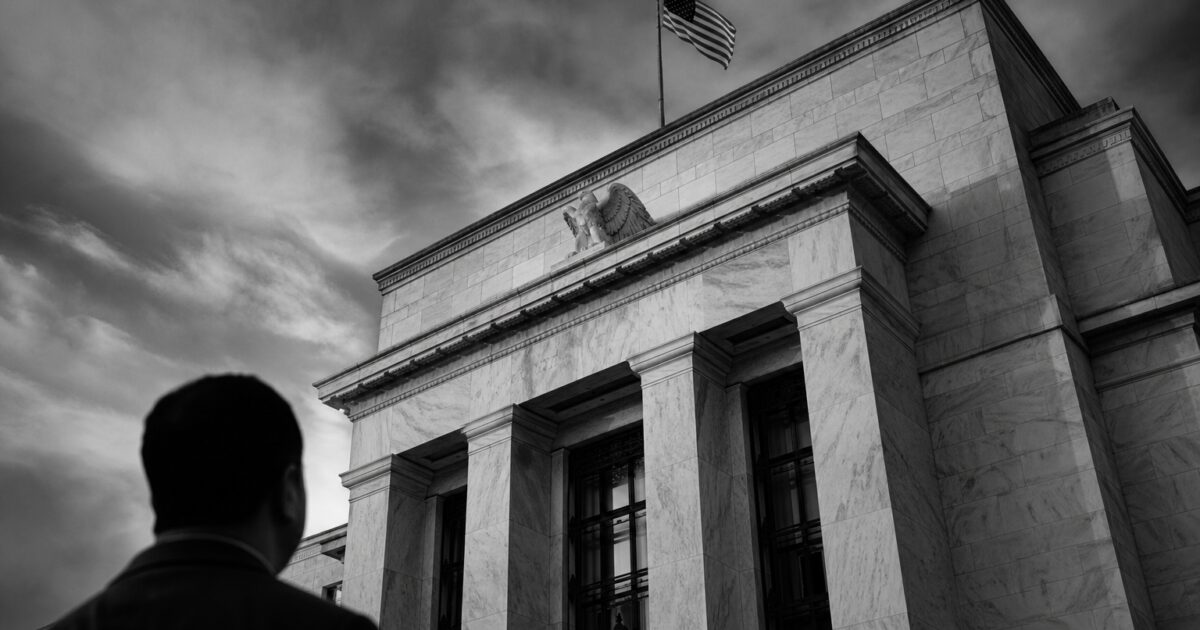 هبوط حاد لـ XRP إلى .38 بعد تحذير رئيس الفيدرالي من التضخم بنسبة 54%