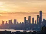 الرئيس التنفيذي لشركة كاتربيلر جوزيف كريد يبيع أسهماً بقيمة .2 مليون بدون خطة تداول من هيئة الأوراق