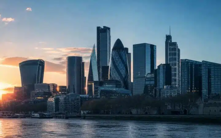 هيئة FCA تحظر مستشار DPT المالية دانيال توماس وتغرمه 742,700 جنيه