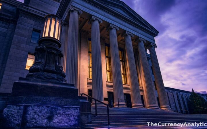استقالة هيستر بيرس من هيئة الأوراق المالية الأمريكية تترك سوق العملات الرقمية البالغ 3 تريليون دولار عرضة