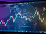 بيتكوين تختبر دعم 80,000 دولار مع تحذير ترامب من هجوم على إيران الأحد